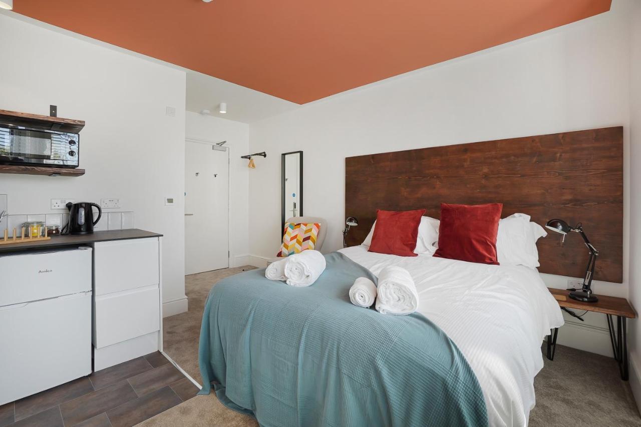 Stylish Eco Aparthotel In Фолкстон Екстериор снимка