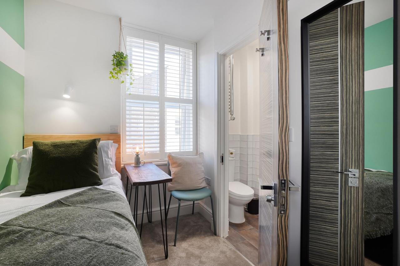 Stylish Eco Aparthotel In Фолкстон Екстериор снимка