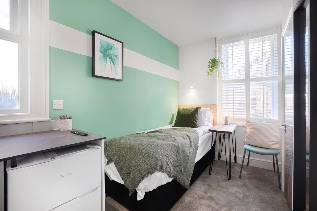 Stylish Eco Aparthotel In Фолкстон Екстериор снимка