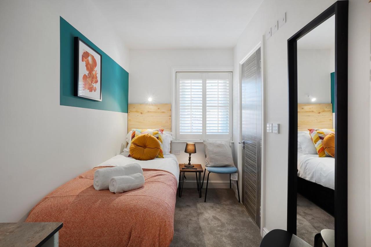Stylish Eco Aparthotel In Фолкстон Екстериор снимка