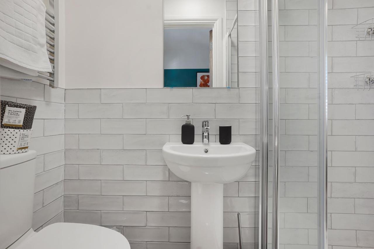 Stylish Eco Aparthotel In Фолкстон Екстериор снимка