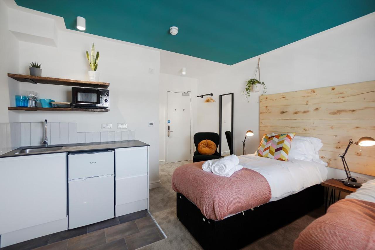 Stylish Eco Aparthotel In Фолкстон Екстериор снимка
