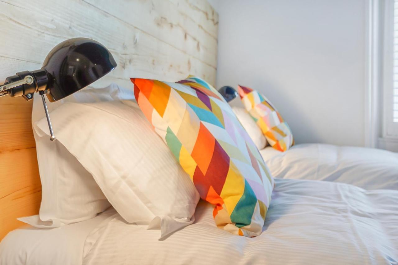 Stylish Eco Aparthotel In Фолкстон Екстериор снимка