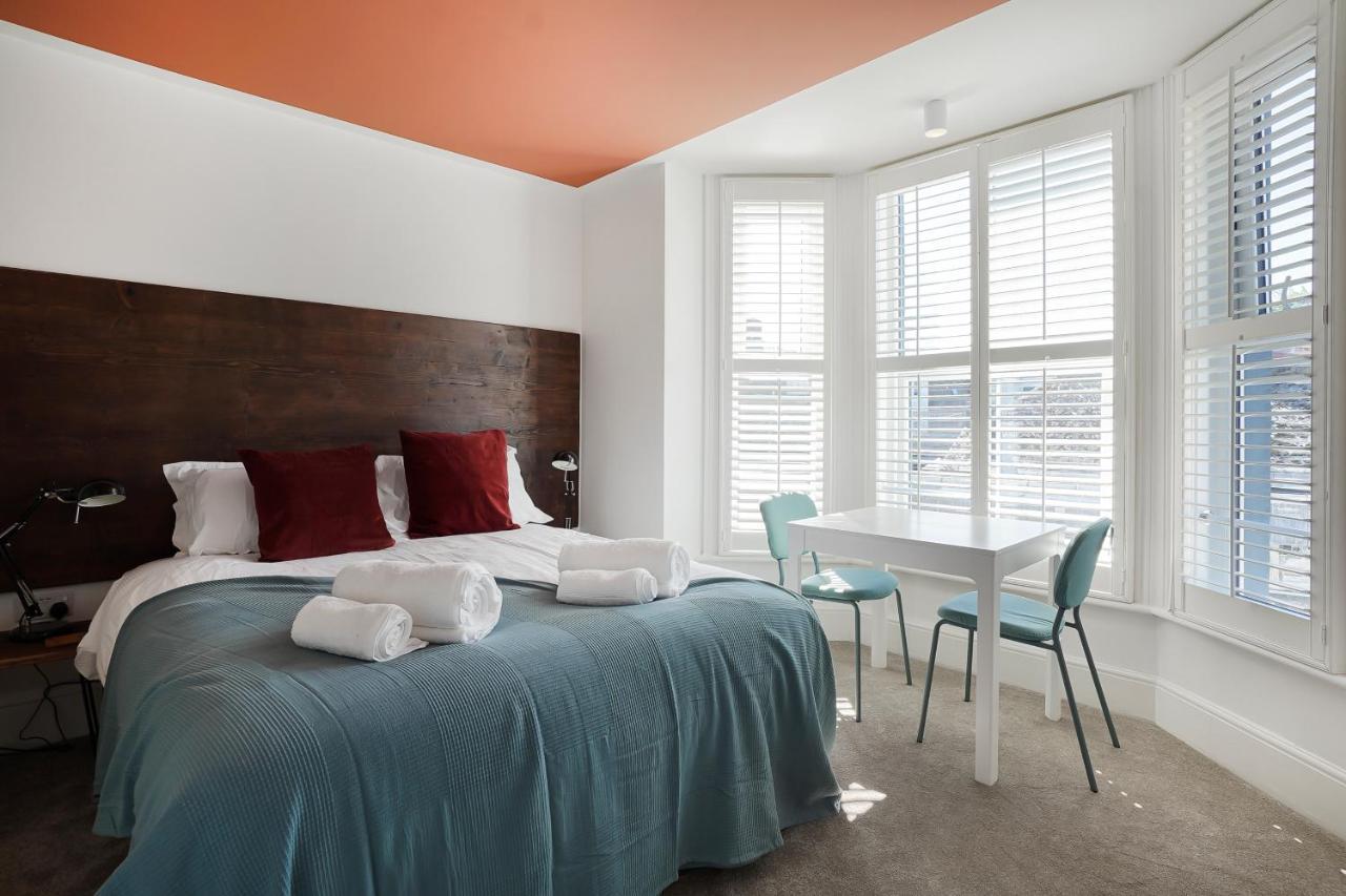 Stylish Eco Aparthotel In Фолкстон Екстериор снимка