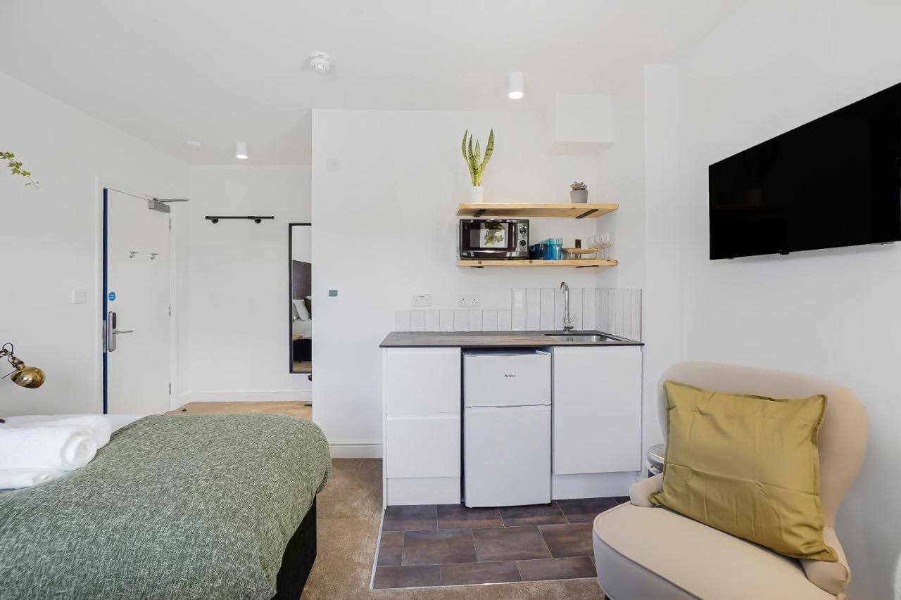 Stylish Eco Aparthotel In Фолкстон Екстериор снимка
