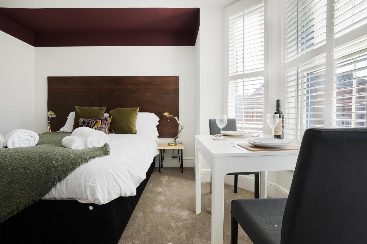 Stylish Eco Aparthotel In Фолкстон Екстериор снимка