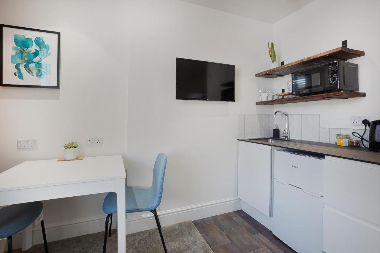 Stylish Eco Aparthotel In Фолкстон Екстериор снимка