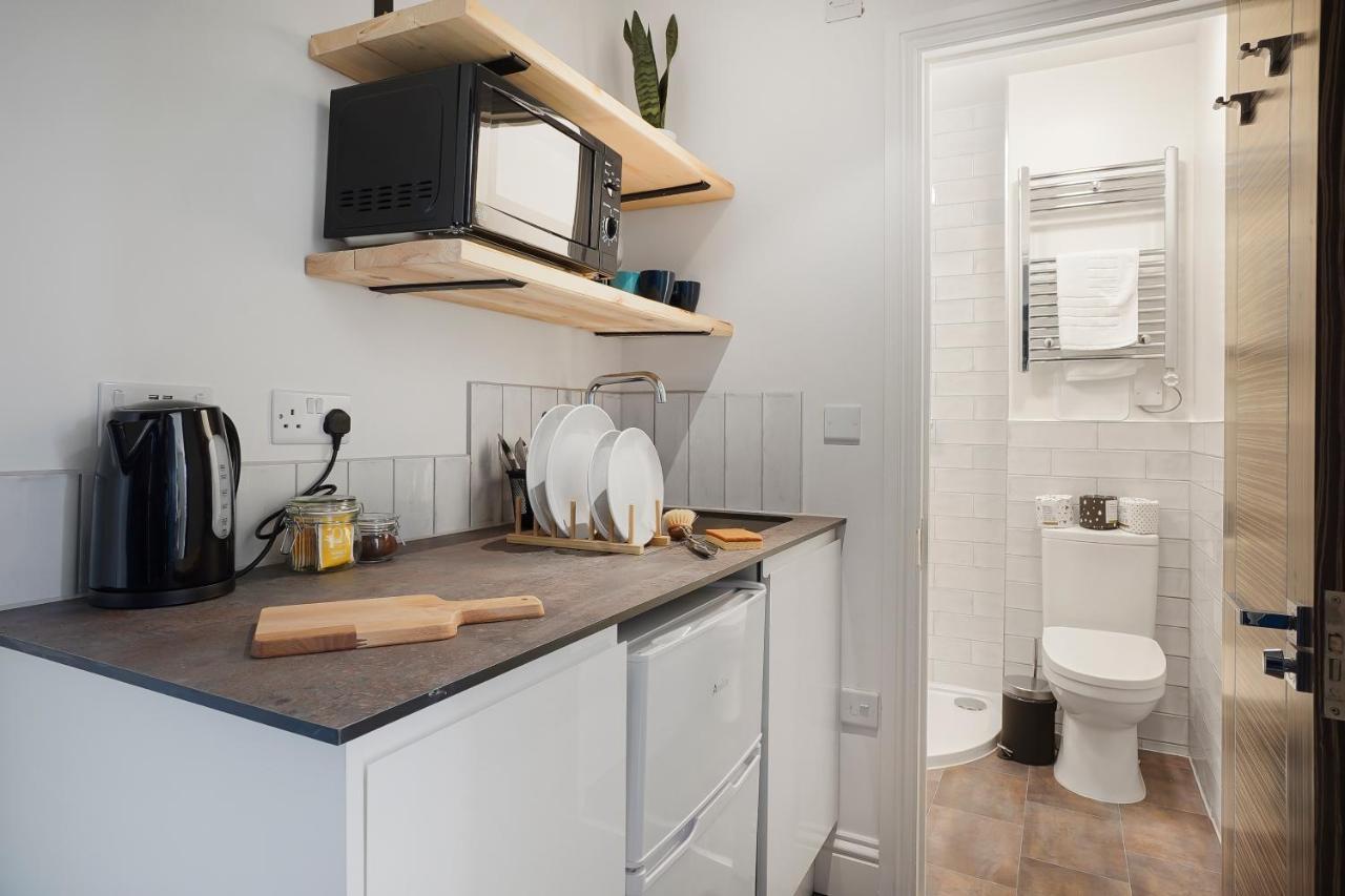 Stylish Eco Aparthotel In Фолкстон Екстериор снимка