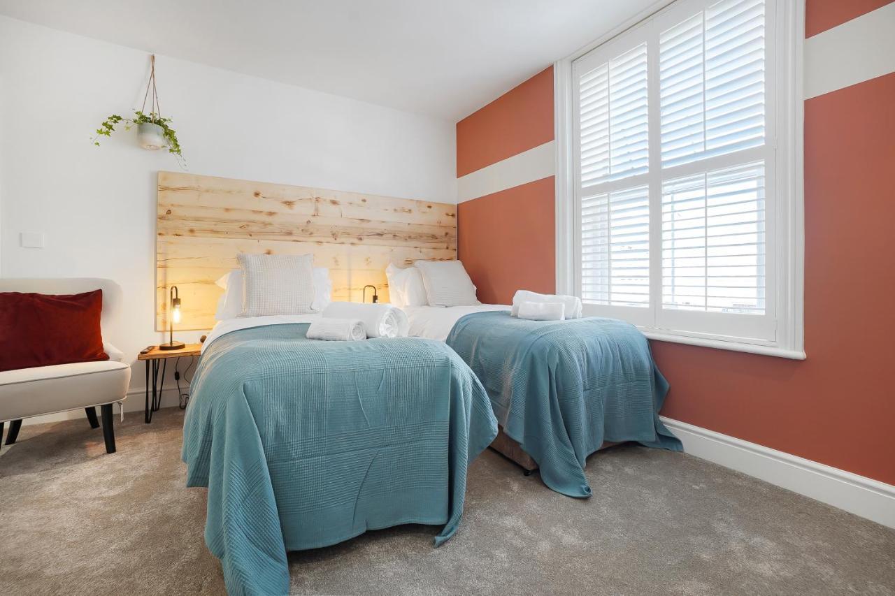 Stylish Eco Aparthotel In Фолкстон Екстериор снимка