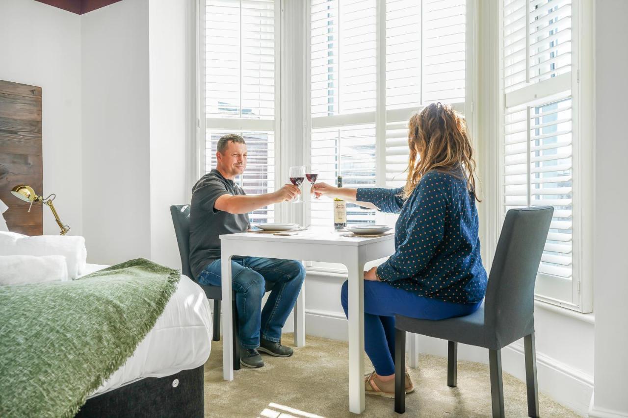 Stylish Eco Aparthotel In Фолкстон Екстериор снимка