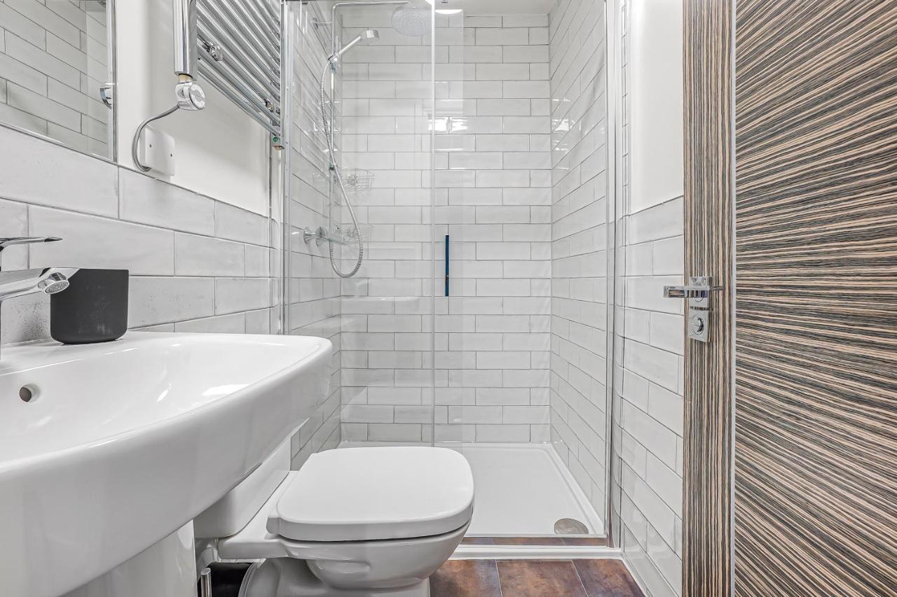 Stylish Eco Aparthotel In Фолкстон Екстериор снимка