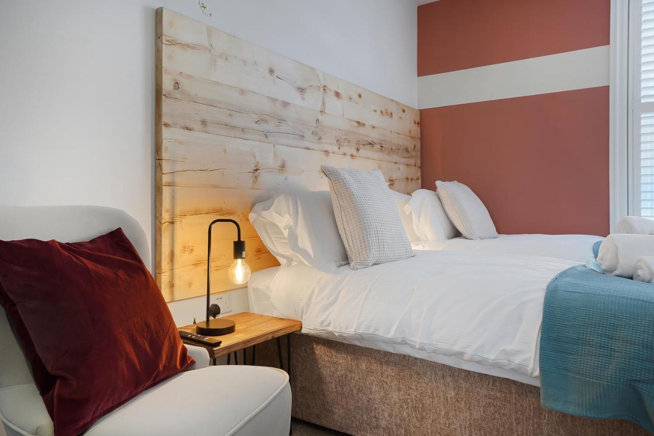 Stylish Eco Aparthotel In Фолкстон Екстериор снимка