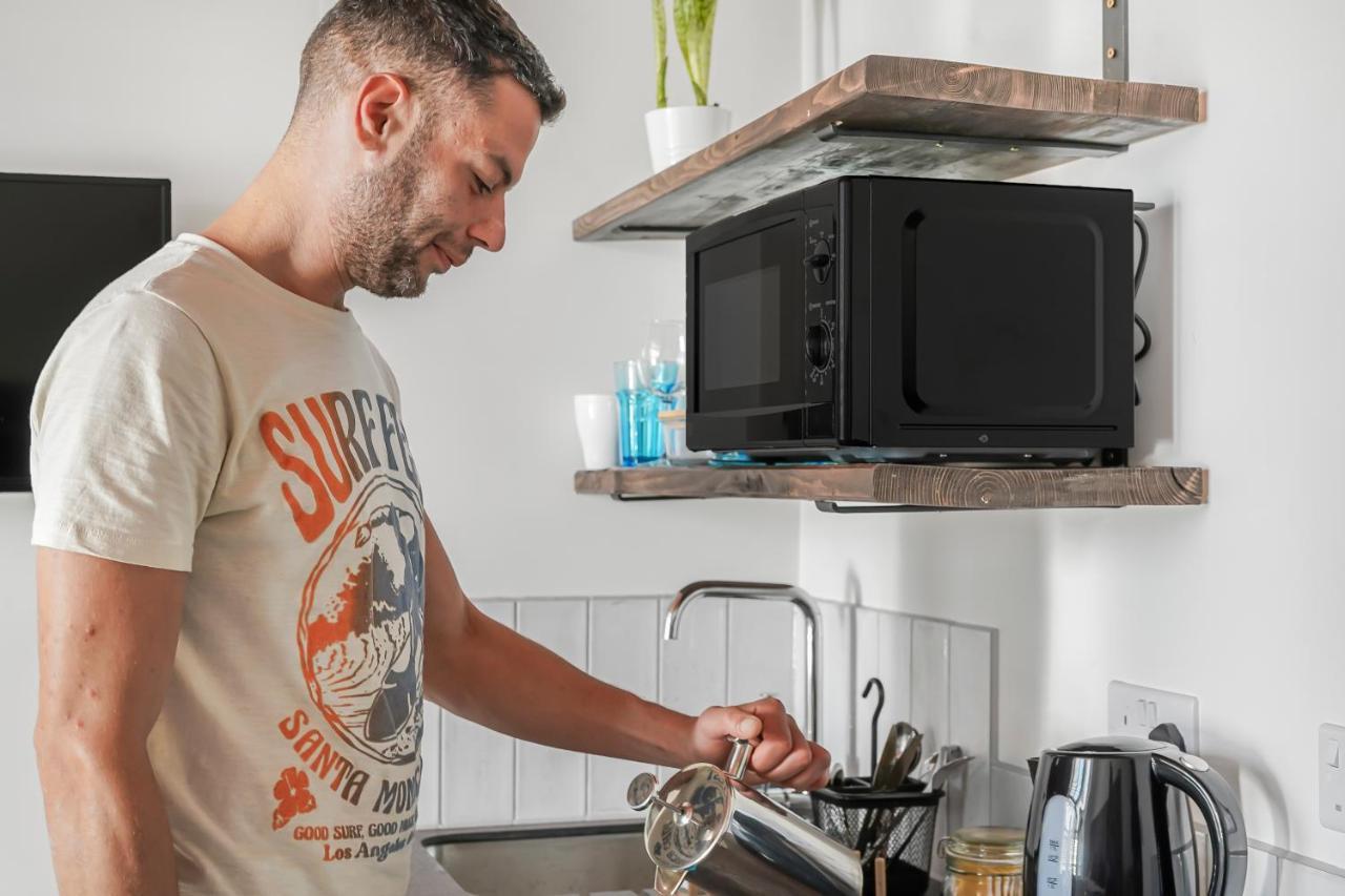 Stylish Eco Aparthotel In Фолкстон Екстериор снимка