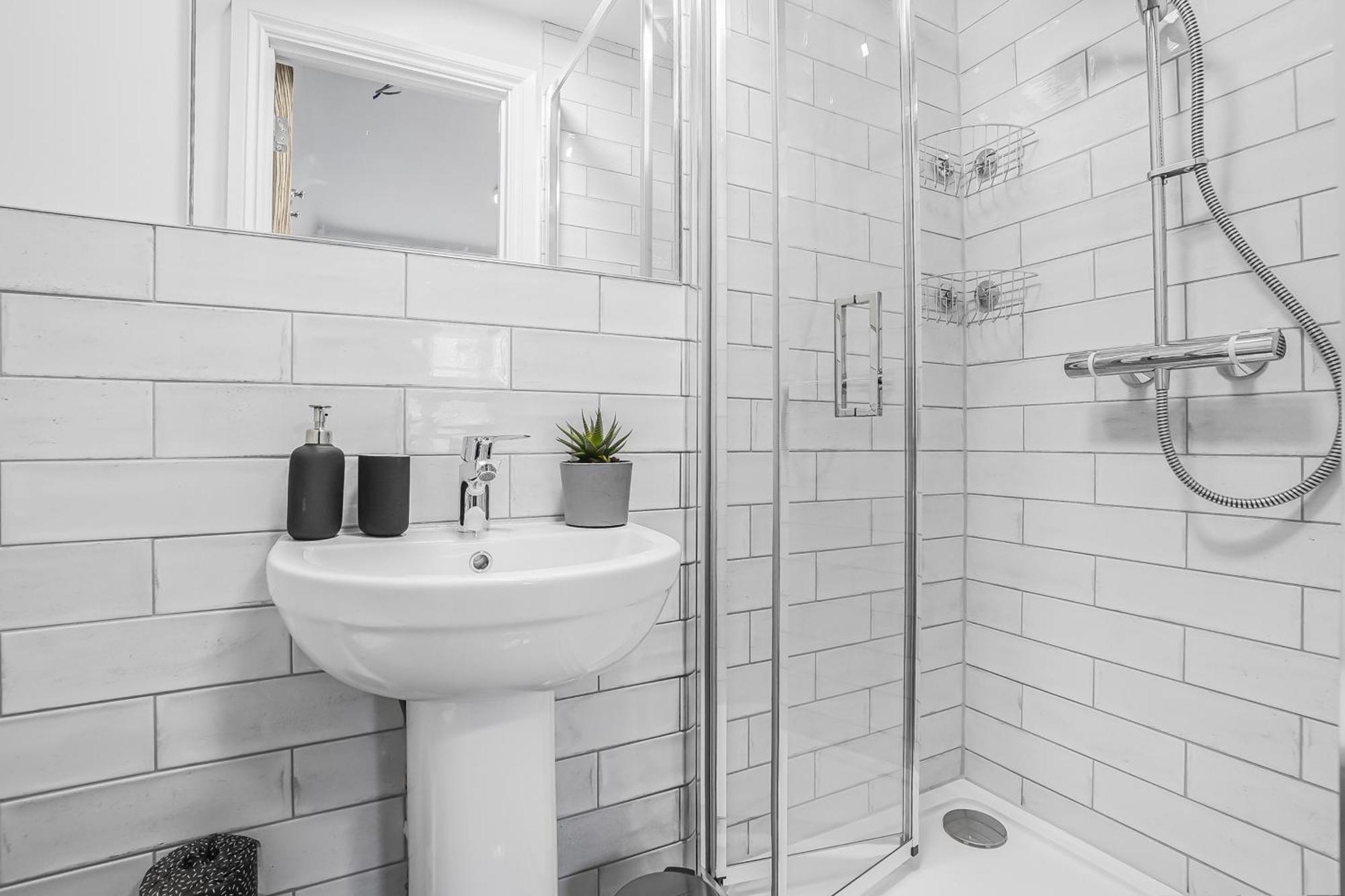 Stylish Eco Aparthotel In Фолкстон Стая снимка